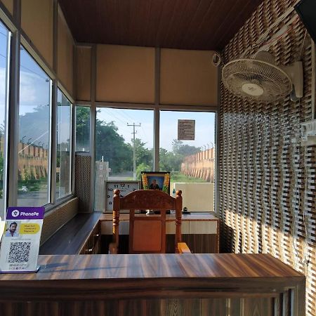 Prasanna Laxmi Residency บาดราเชลัม ภายนอก รูปภาพ