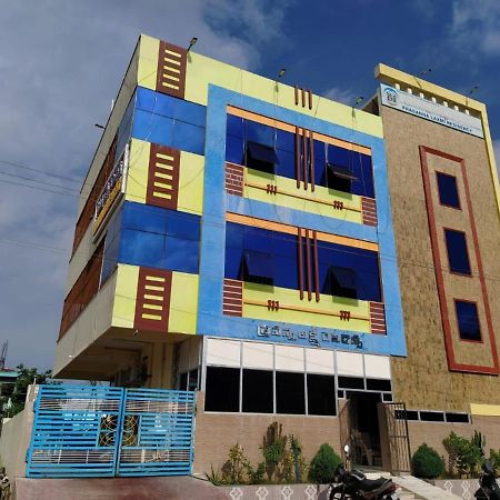 Prasanna Laxmi Residency บาดราเชลัม ภายนอก รูปภาพ